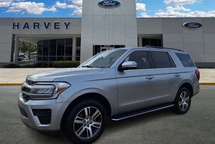 2022 Ford Expedition XLT photo 1