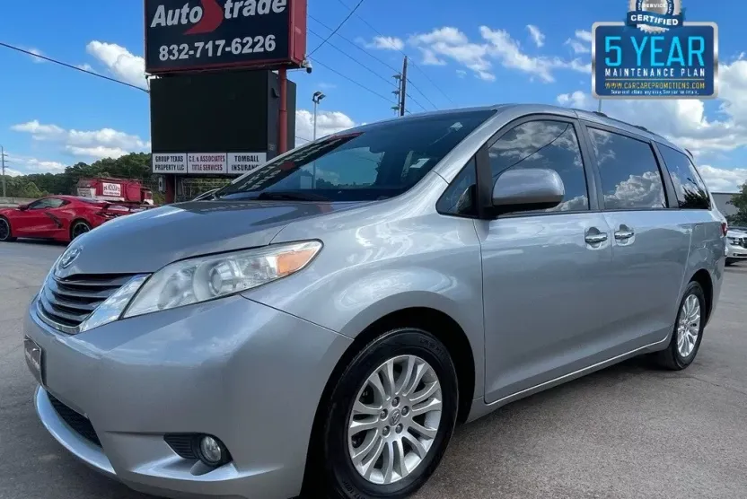 2016 Toyota Sienna XLE Premium photo 1