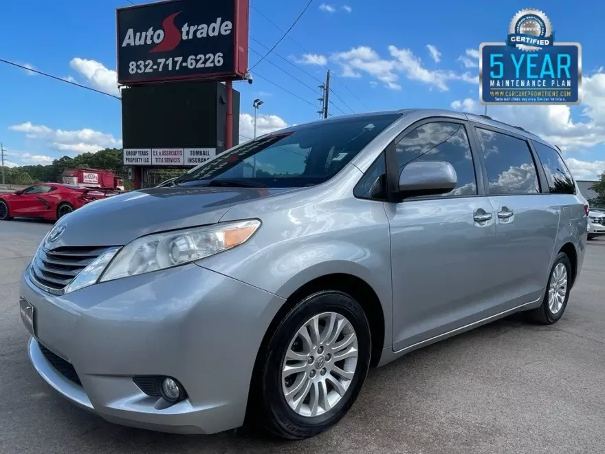 2016 Toyota Sienna XLE Premium photo 1