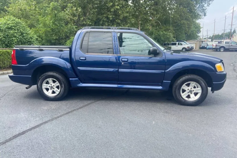 2005 Ford Explorer Sport Trac XLT photo 1