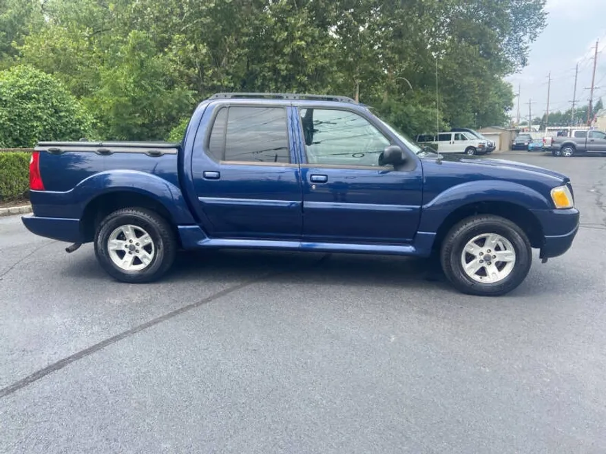 2005 Ford Explorer Sport Trac XLT photo 1