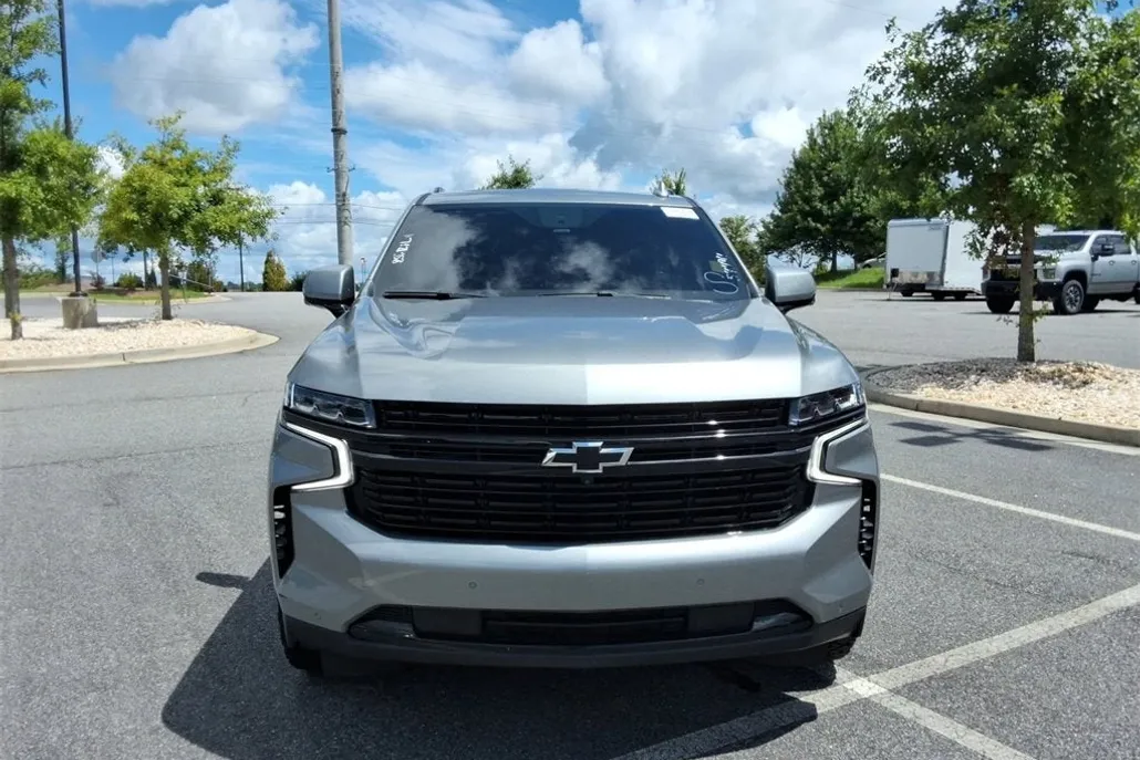 2023 Chevrolet Suburban RST photo 1