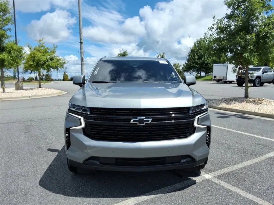 2023 Chevrolet Suburban RST photo 1