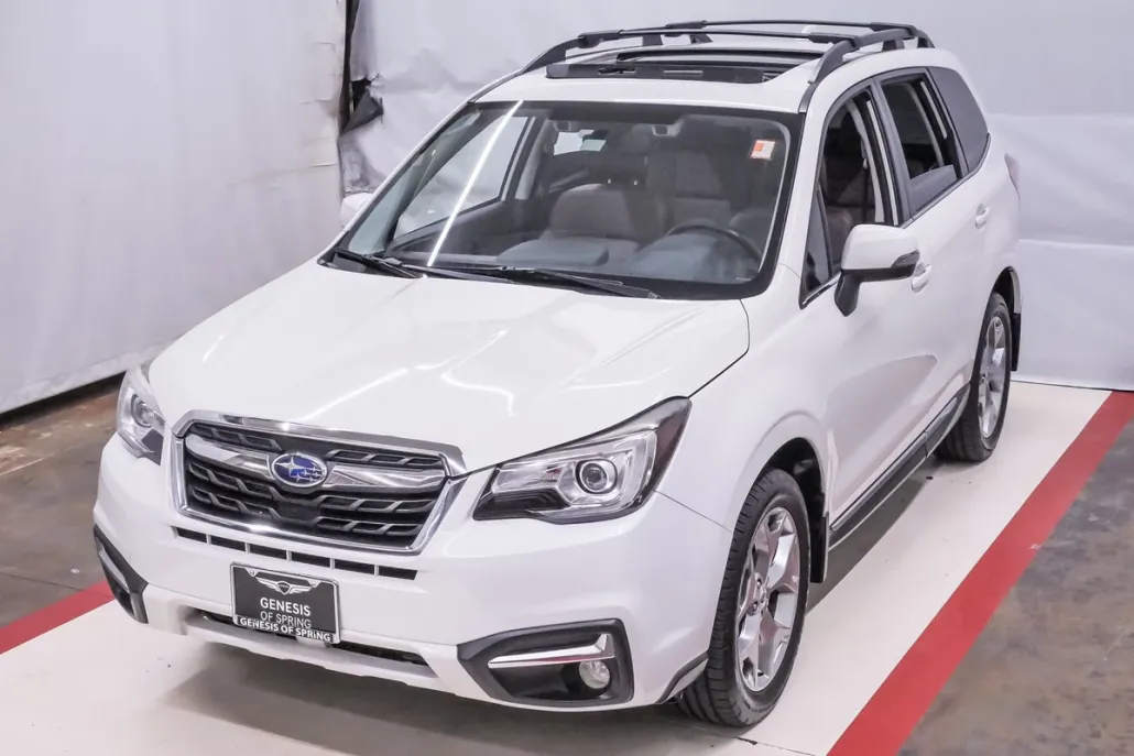 2017 Subaru Forester Touring photo 1