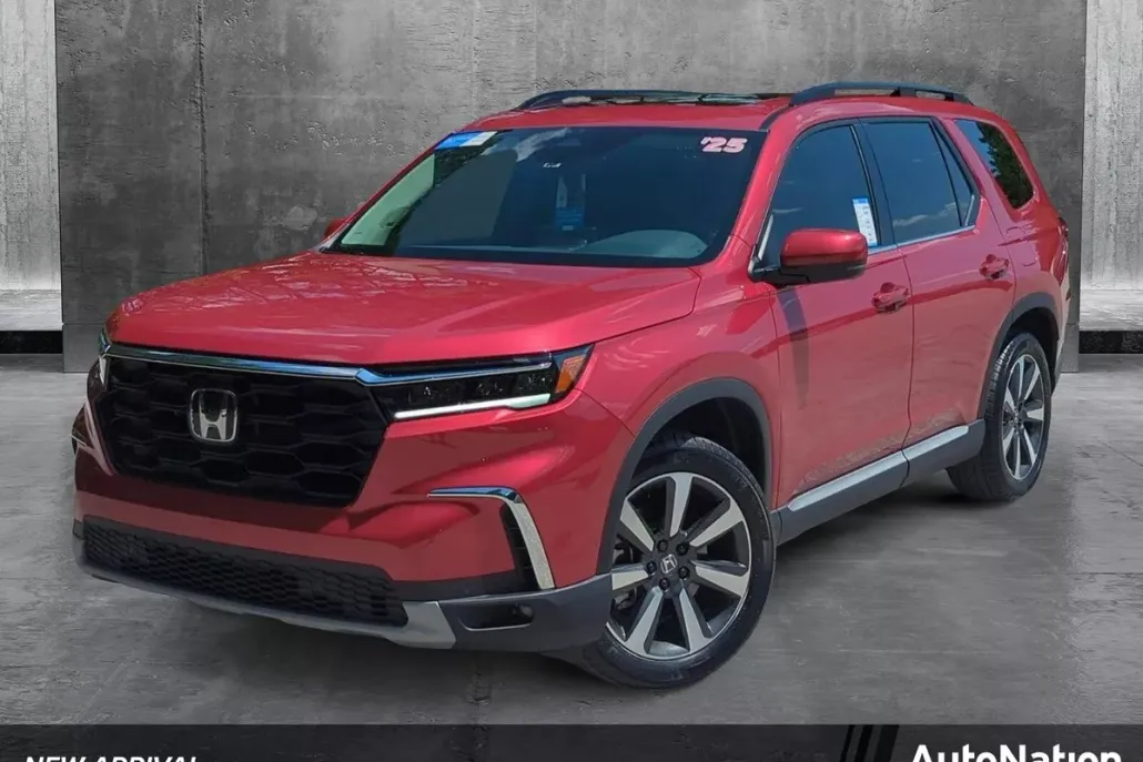 2025 Honda Pilot Touring photo 1