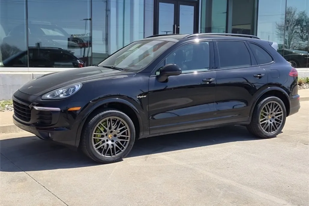 2017 Porsche Cayenne E-Hybrid S photo 1