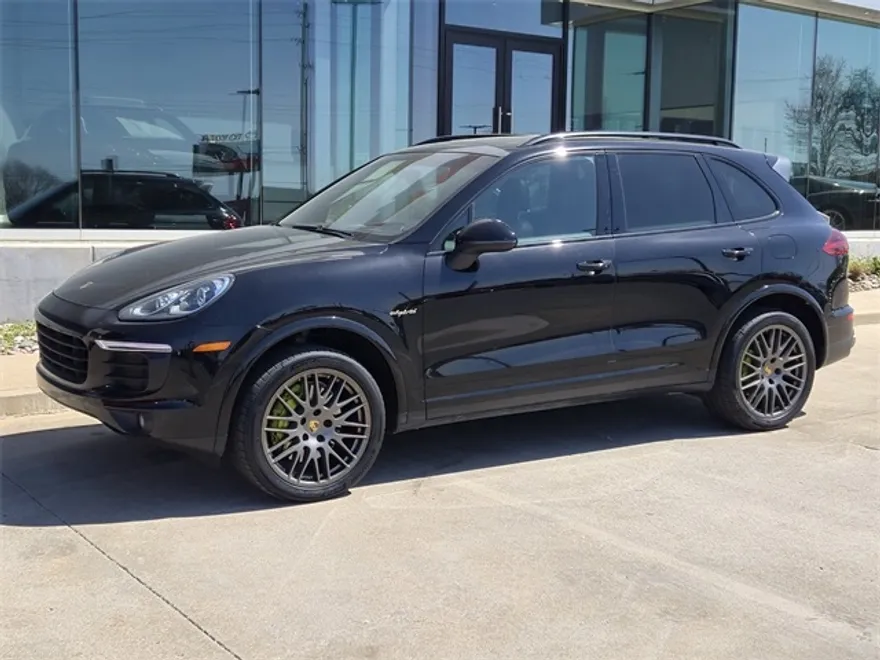 2017 Porsche Cayenne E-Hybrid S photo 1