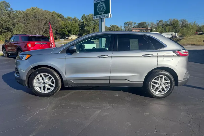 2024 Ford Edge SEL photo 1