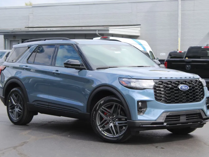 2025 Ford Explorer ST-Line photo 1