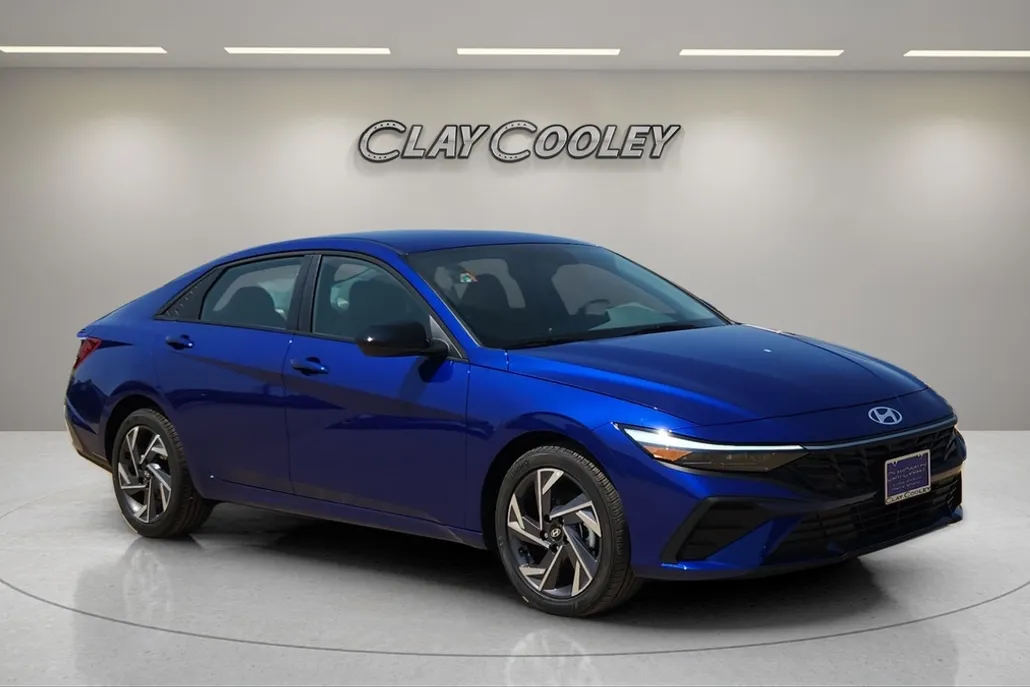 2025 Hyundai Elantra SEL Sport photo 1