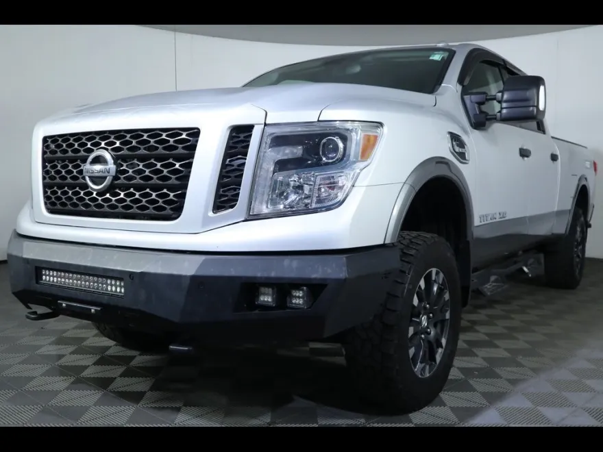 2019 Nissan Titan PRO-4X photo 1