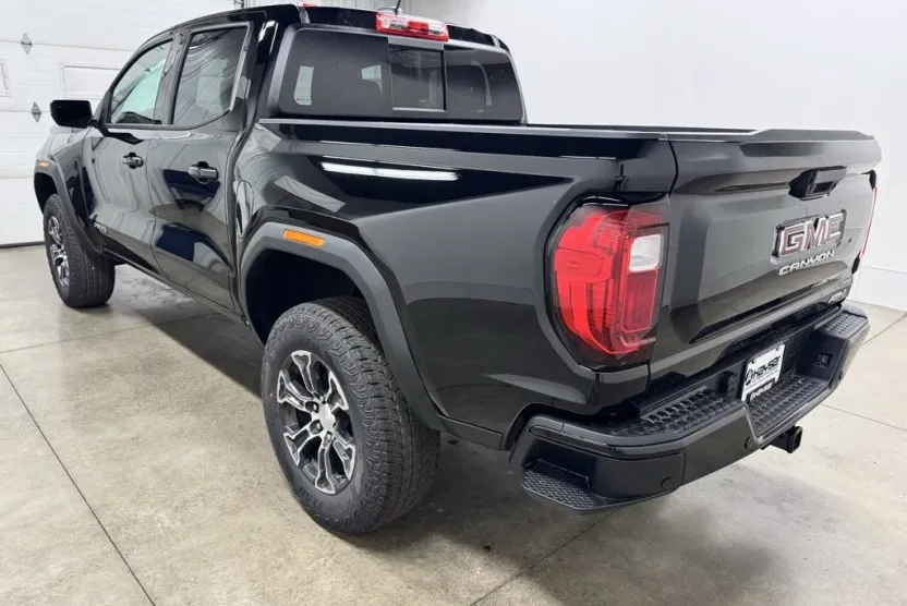 2025 Gmc Canyon AT4 photo 1