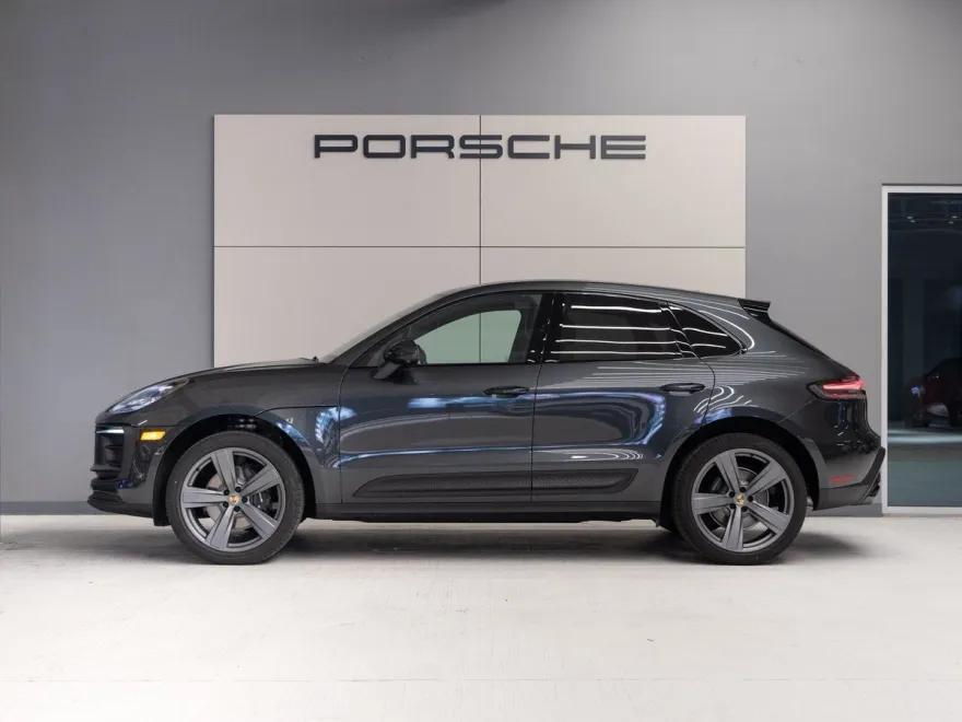 2025 Porsche Macan Base photo 1