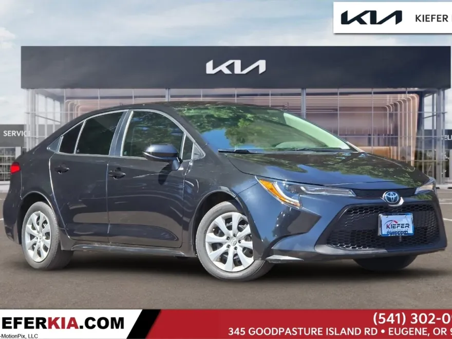 2021 Toyota Corolla LE photo 1