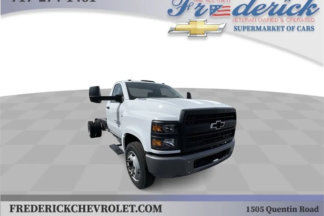 2023 Chevrolet Silverado 5500HD Work Truck photo 1