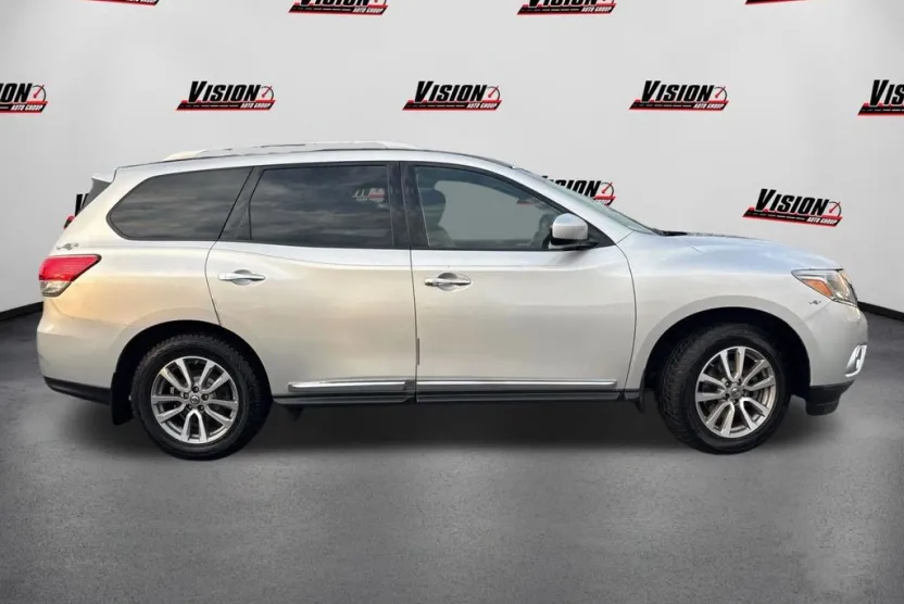 2014 Nissan Pathfinder SL photo 1