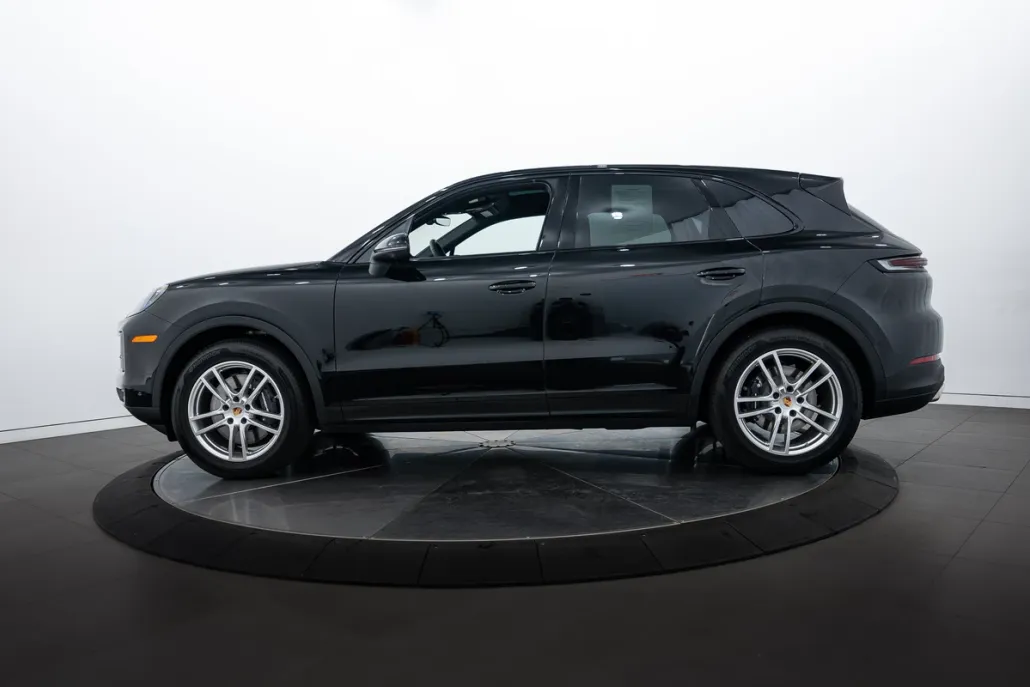 2025 Porsche Cayenne photo 1