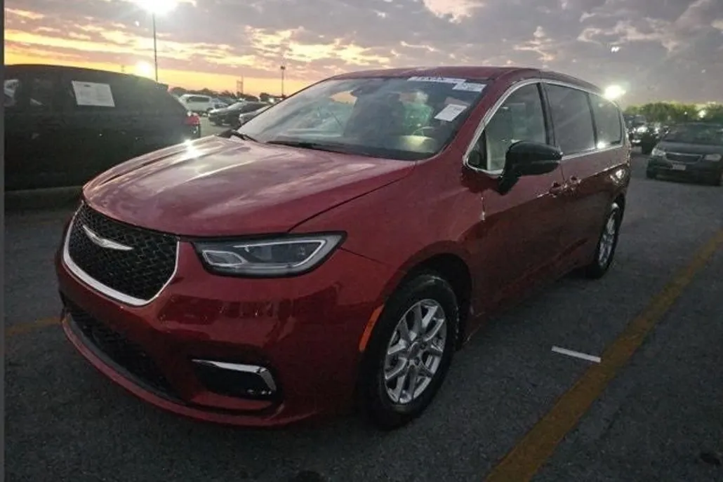 2025 Chrysler Pacifica photo 1