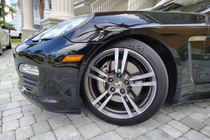 2010 Porsche Panamera S photo 1