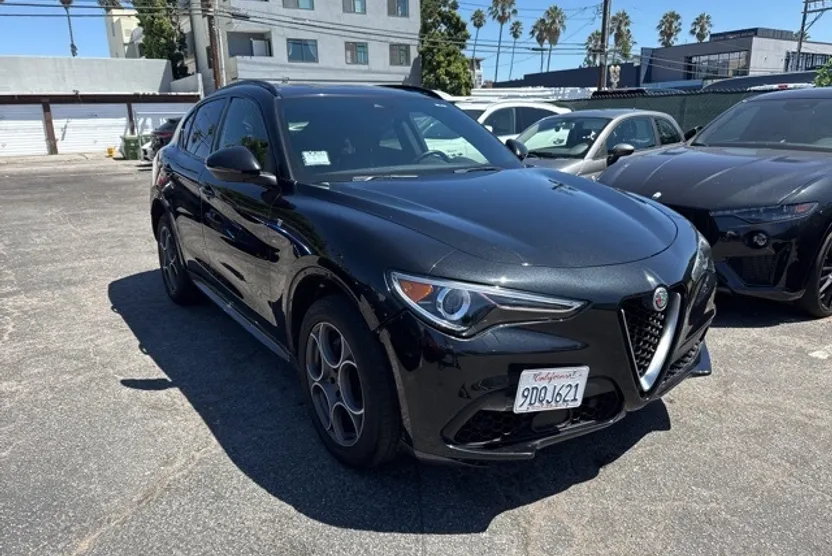 2022 Alfa Romeo Stelvio Ti photo 1