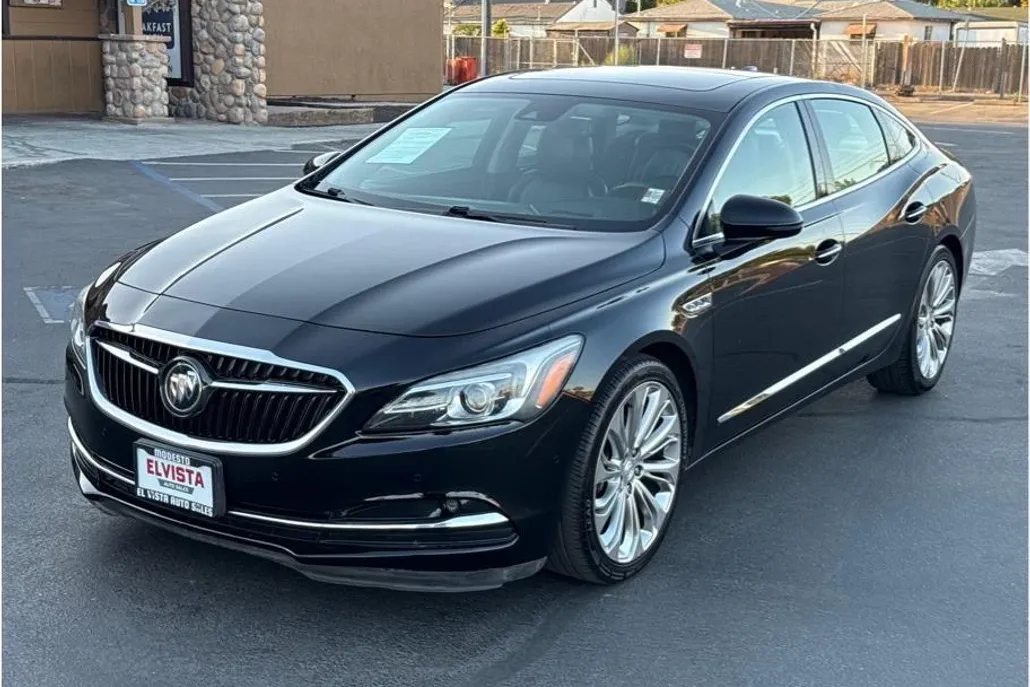 2017 Buick LaCrosse Premium photo 1
