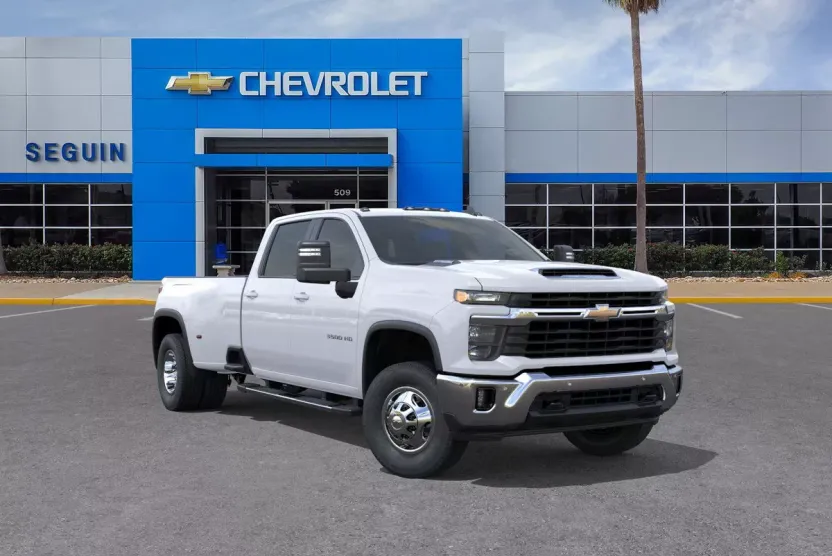 2026 Chevrolet Silverado 3500HD LT photo 1