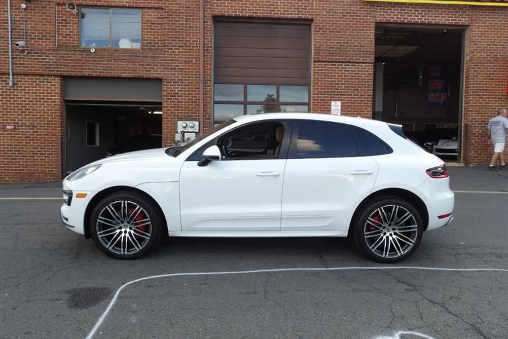 2016 Porsche Macan Turbo photo 1