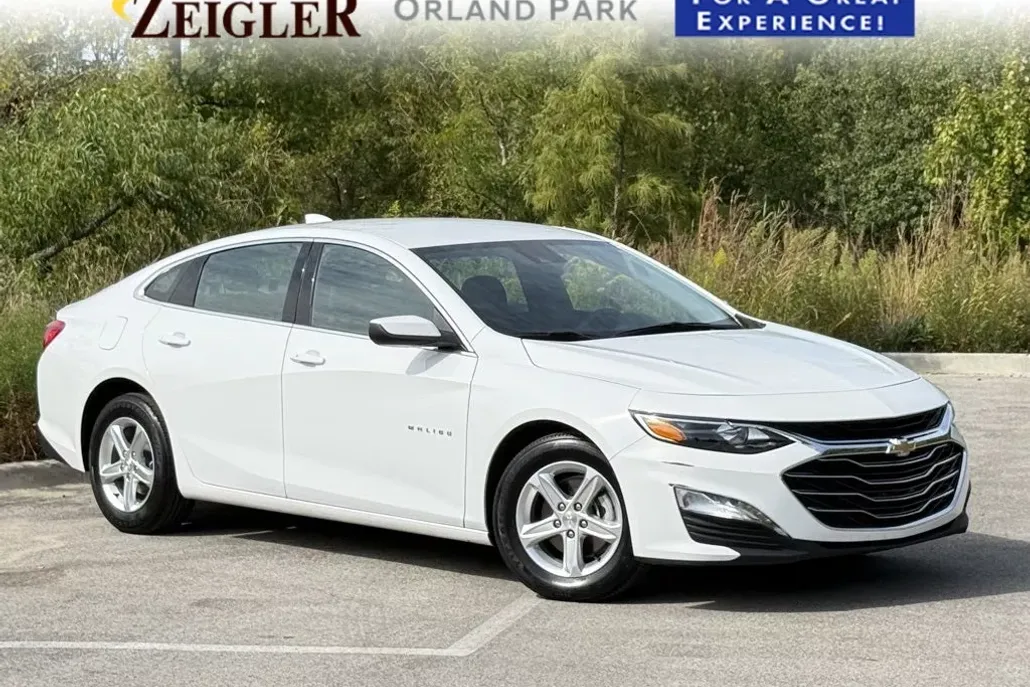 2024 Chevrolet Malibu 1LT photo 1