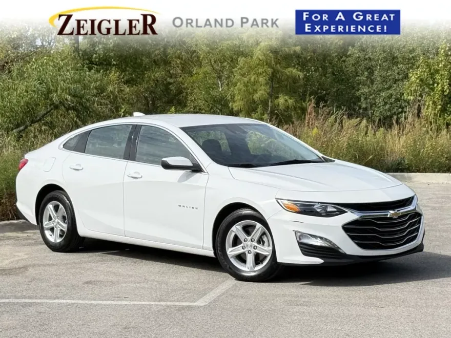 2024 Chevrolet Malibu 1LT photo 1