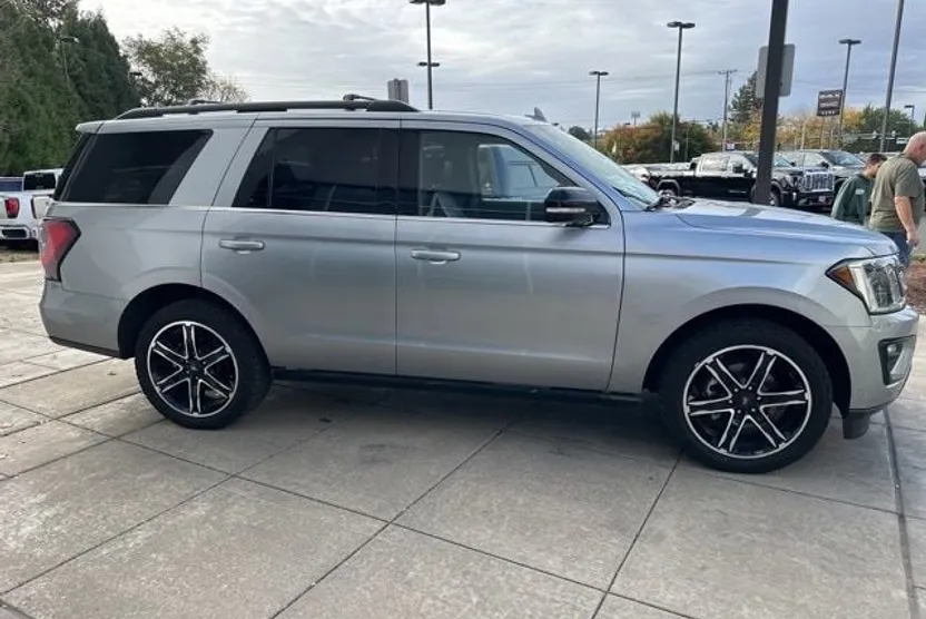 2020 Ford Expedition Limited photo 1