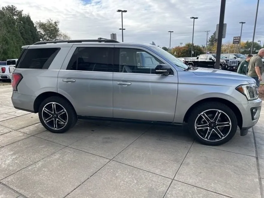 2020 Ford Expedition Limited photo 1