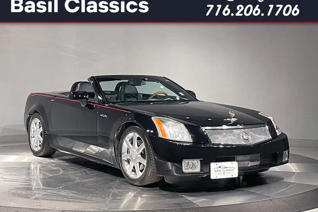 2005 Cadillac XLR Base photo 1