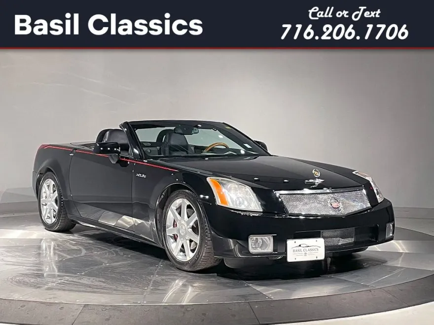 2005 Cadillac XLR Base photo 1