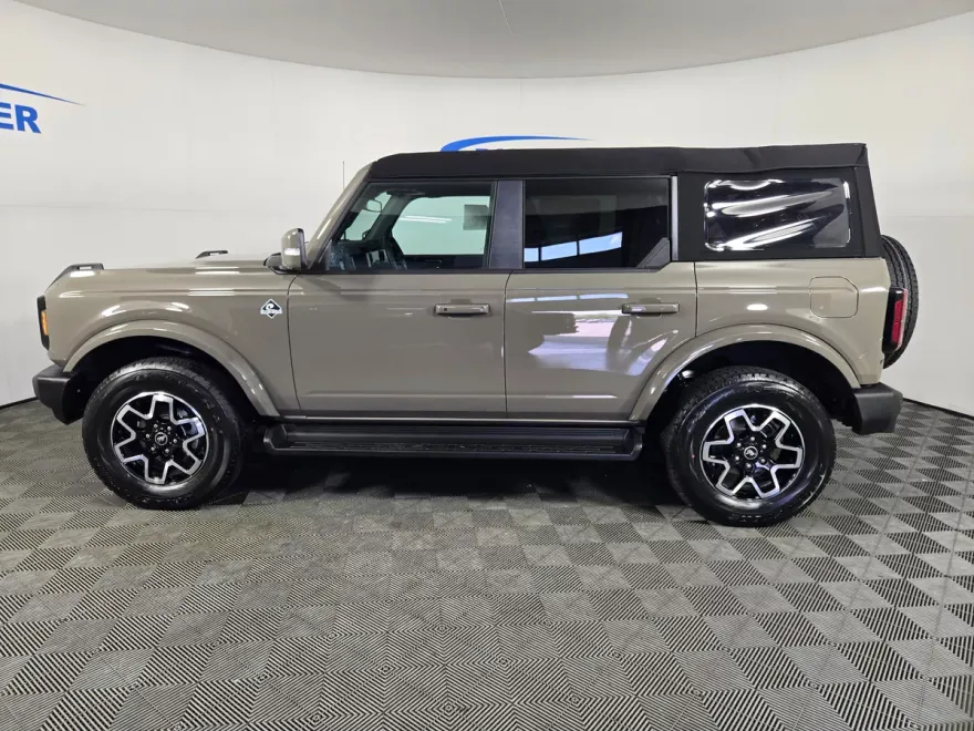 2025 Ford Bronco Outer Banks photo 1