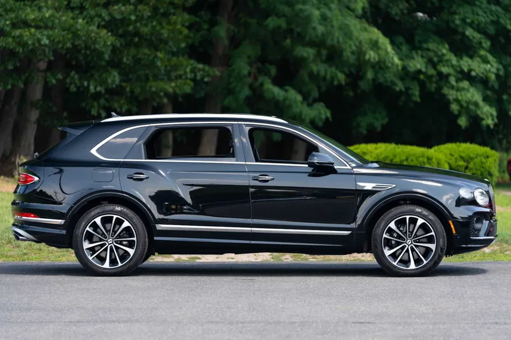 2023 Bentley Bentayga EWB photo 1