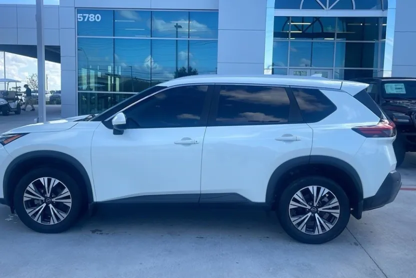2023 Nissan Rogue SV photo 1