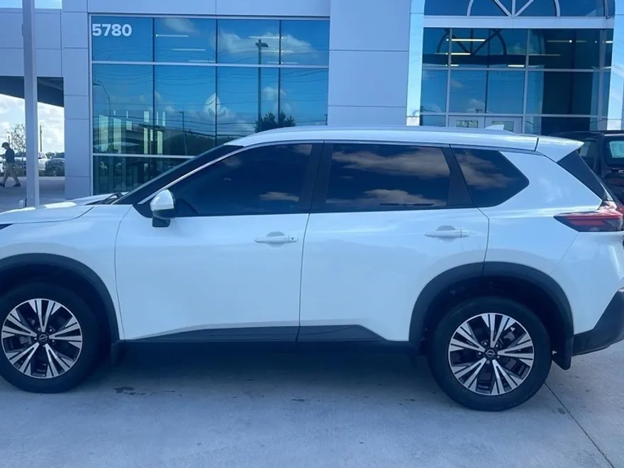 2023 Nissan Rogue SV photo 1