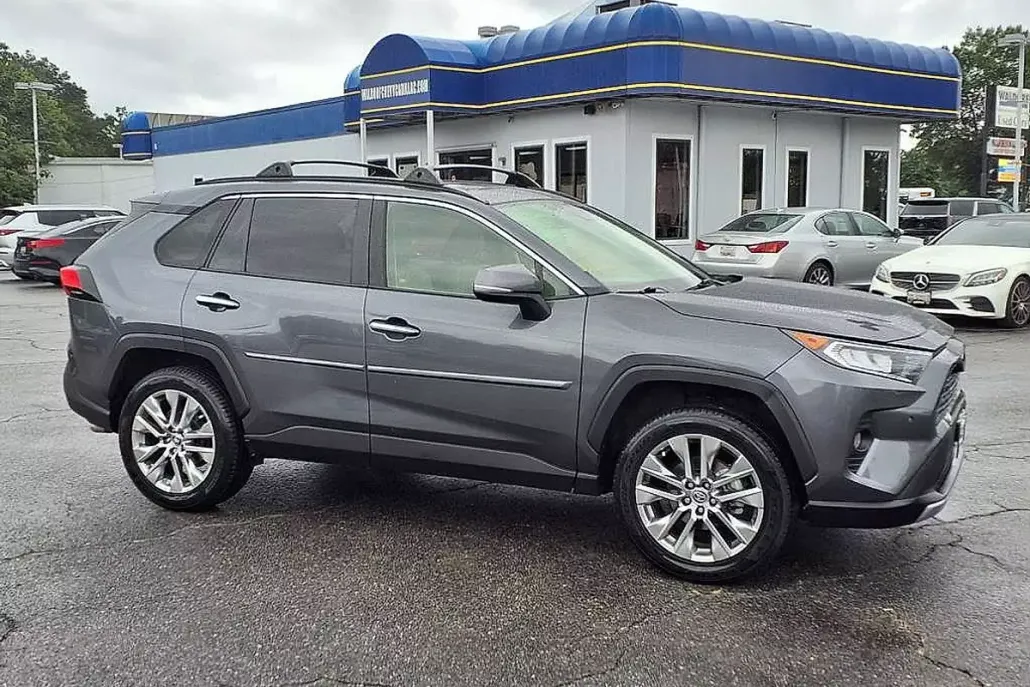 2021 Toyota RAV4 Limited photo 1