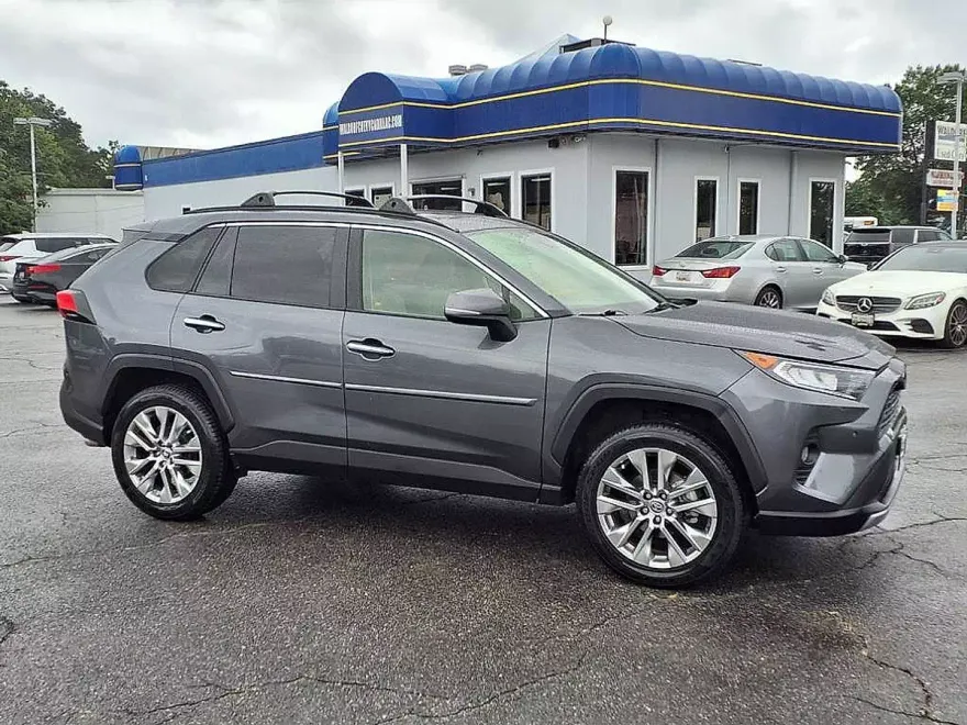 2021 Toyota RAV4 Limited photo 1