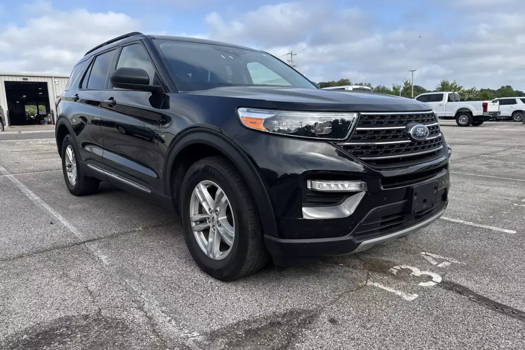 2023 Ford Explorer XLT photo 1