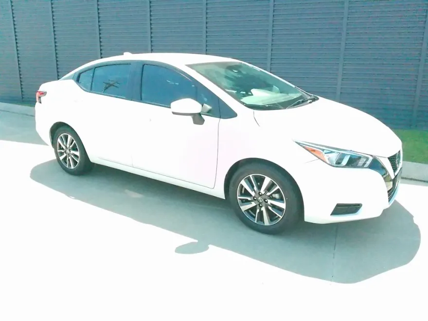 2022 Nissan Versa 1.6 SV photo 1