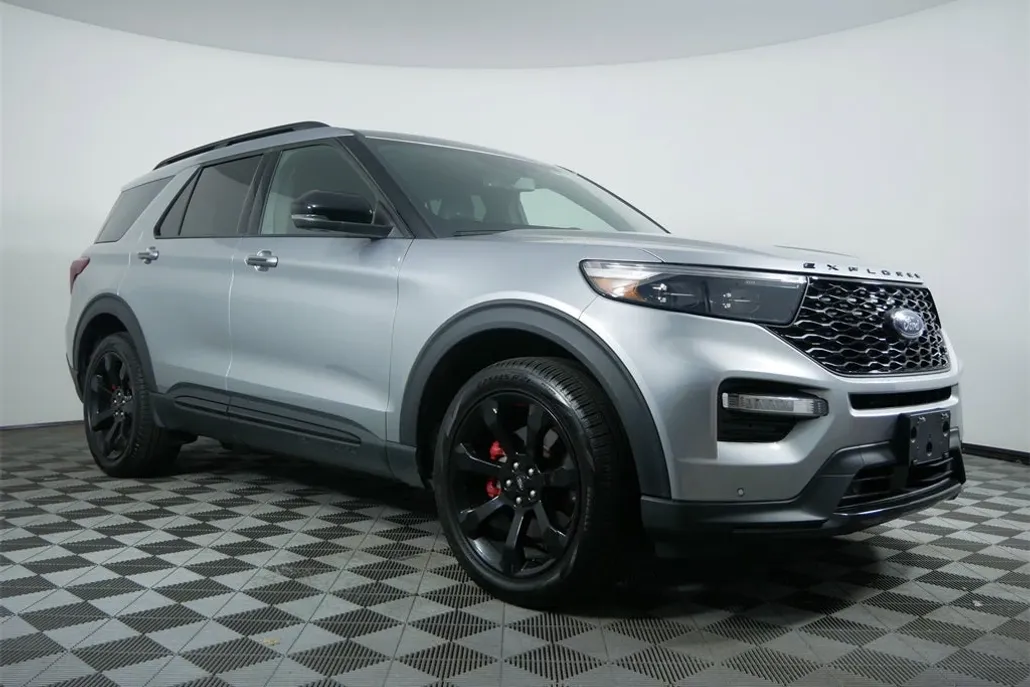 2022 Ford Explorer ST photo 1