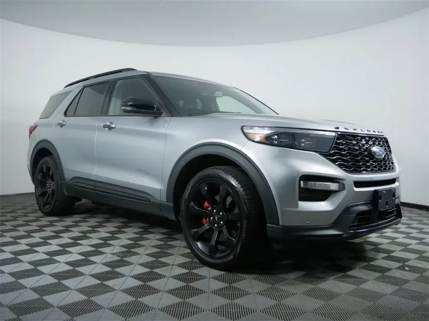 2022 Ford Explorer ST photo 1