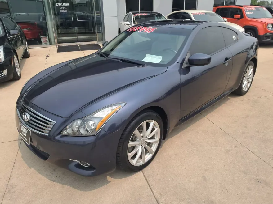 2013 Infiniti Q50 photo 1