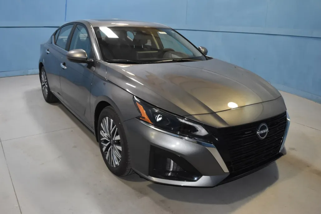 2025 Nissan Altima SV photo 1