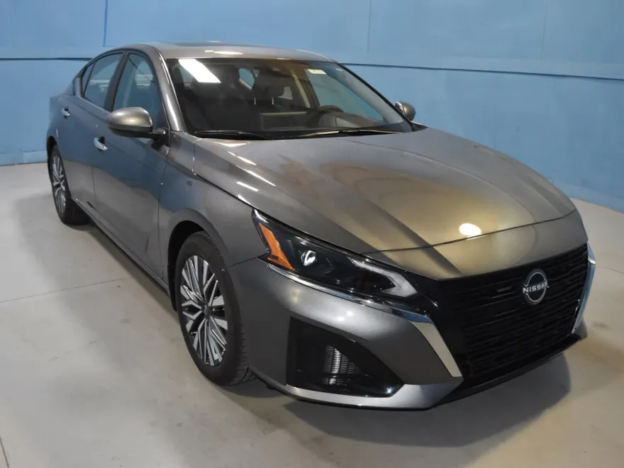2025 Nissan Altima SV photo 1