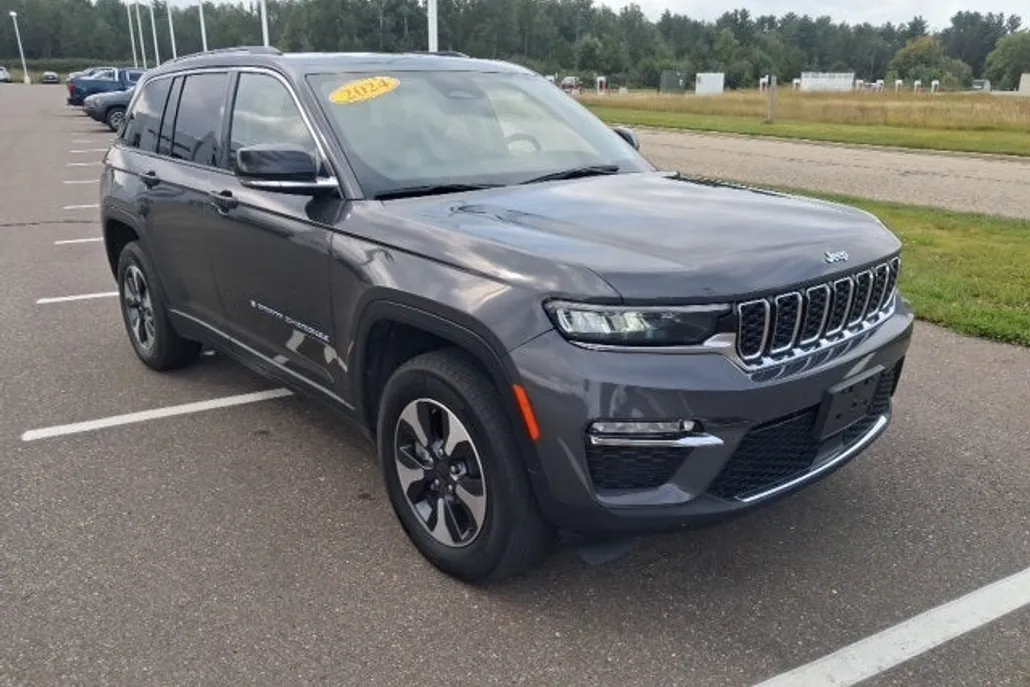 2024 Jeep Cherokee Limited 4xe photo 1