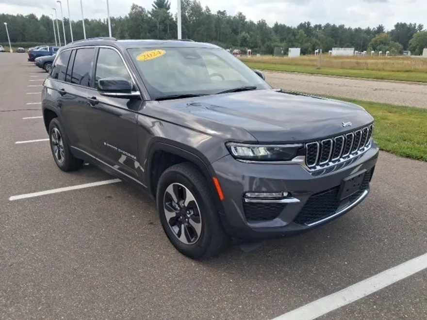 2024 Jeep Cherokee Limited 4xe photo 1