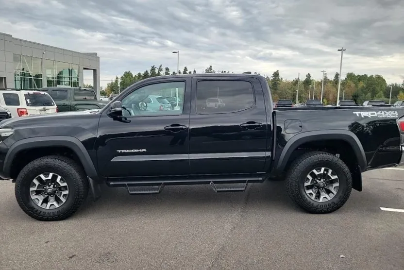 2022 Toyota Tacoma 4x4 SR photo 1