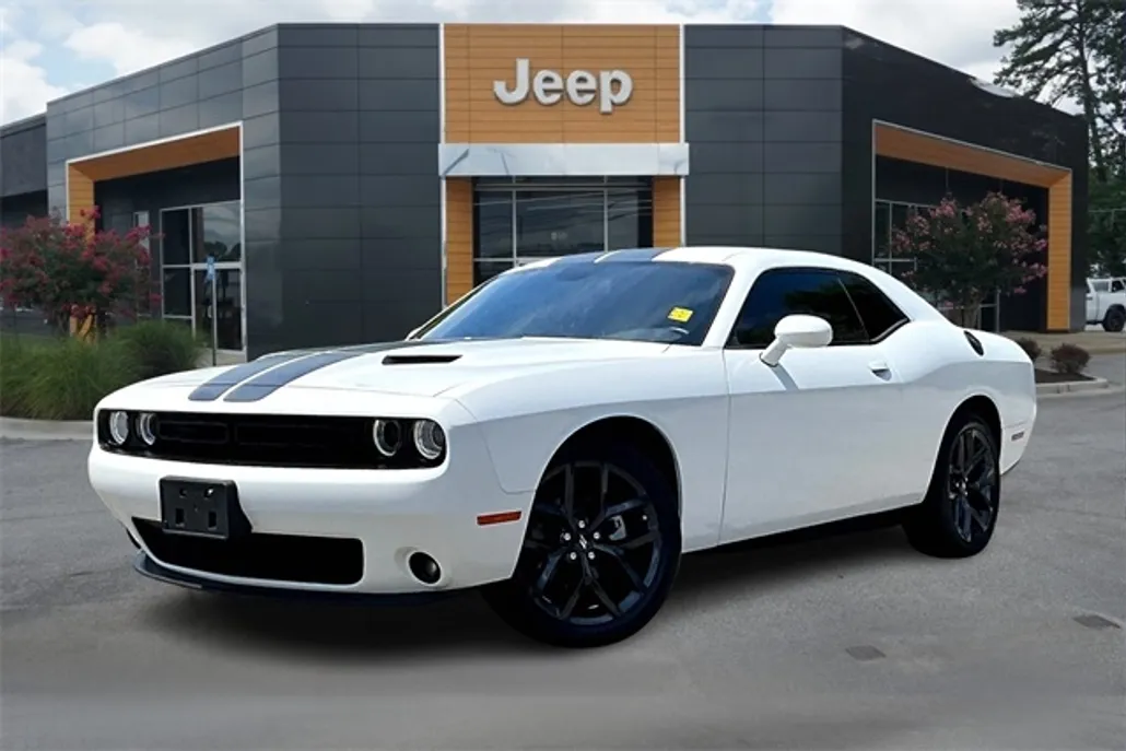 2022 Dodge Challenger SXT photo 1